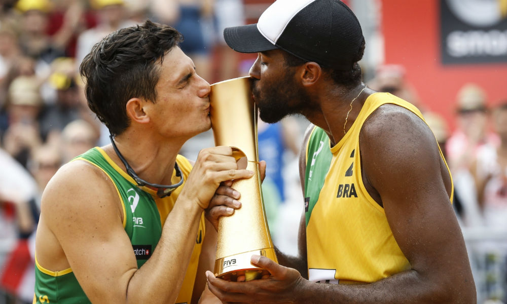 evandro e andre finais do circuito mundial de vôlei de praia - campeões do circuito mundial de vôlei de praia