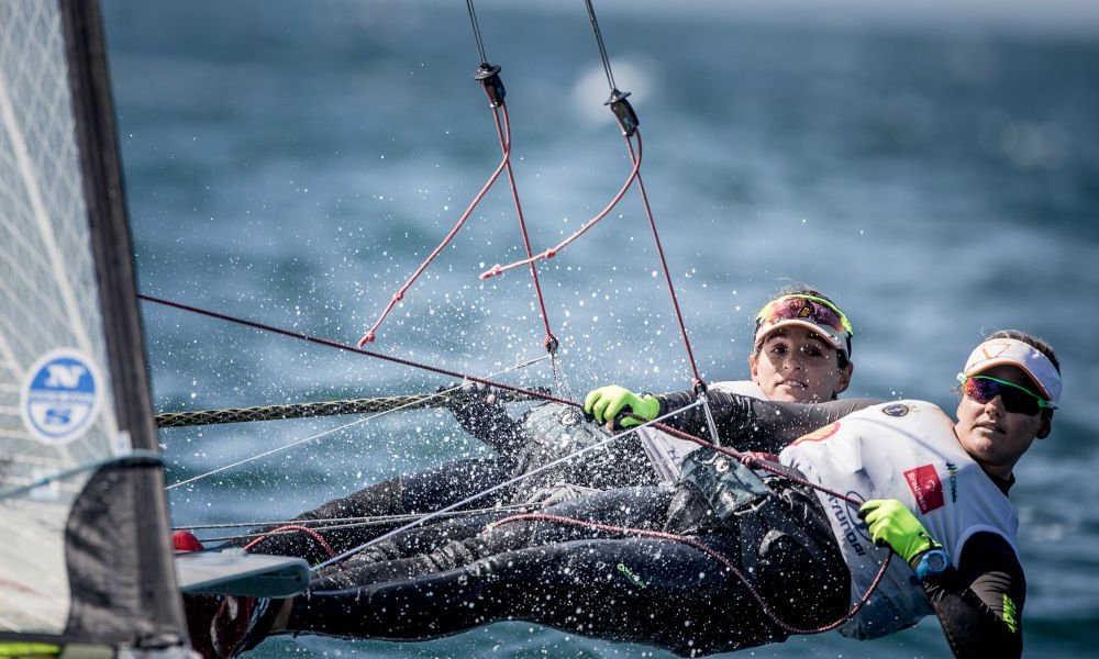 Martine Grael e Kahena Kunze garantem ouro na Copa do Mundo
