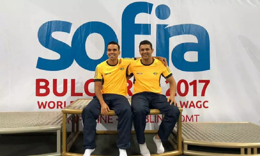 Brasileiros testam aparelhos antes do início do Mundial de Trampolim.