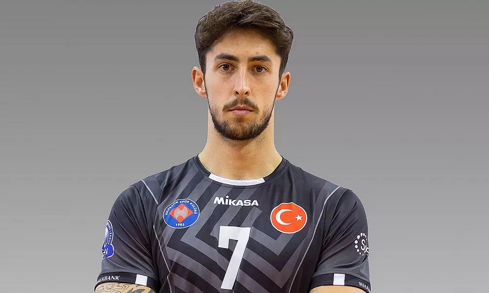 Brasileiro Lucas Lóh conquista destaque no Campeonato Turco de vôlei