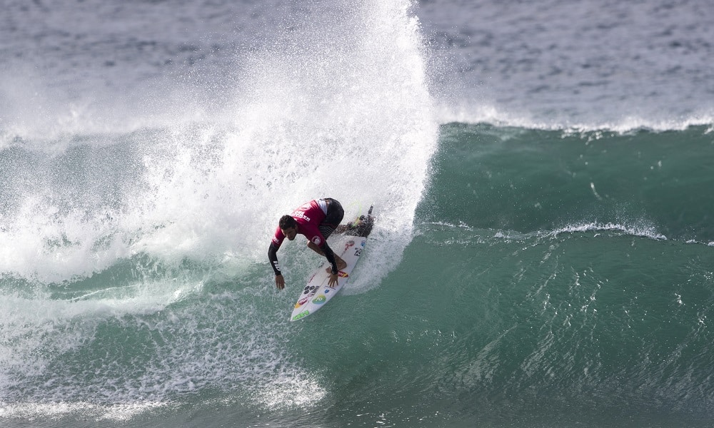Mineirinho estreia batendo recordes no Hawaiian Pro