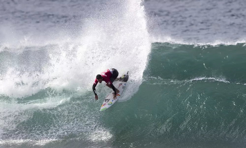 Mineirinho estreia batendo recordes no Hawaiian Pro