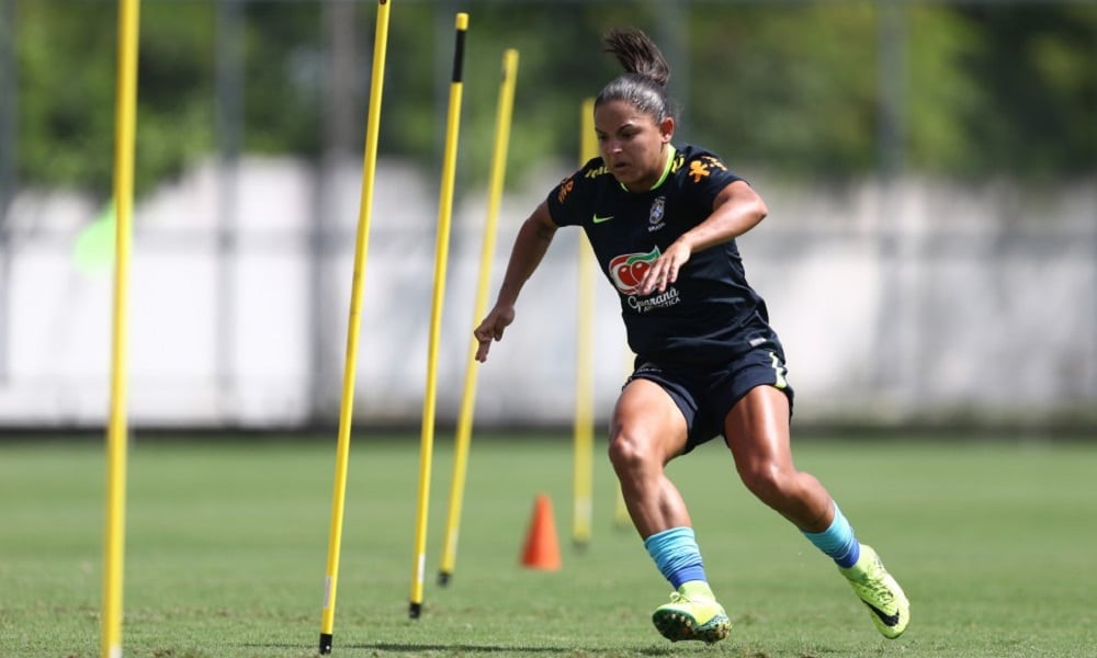 Seleção feminina se apresenta para etapa de treinos na Granja Comary.