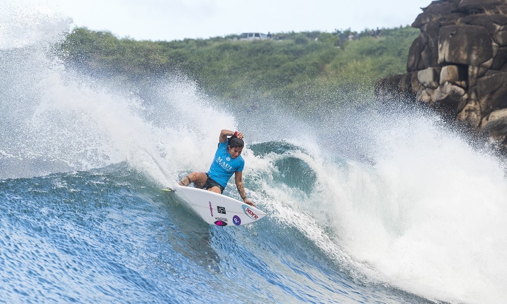 Silvana Lima estreia batendo Sally Fitzgibbons em Maui