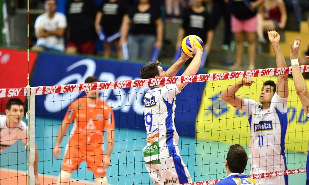 Vôlei Renata busca 3ª vitória seguida fora de casa na Superliga.