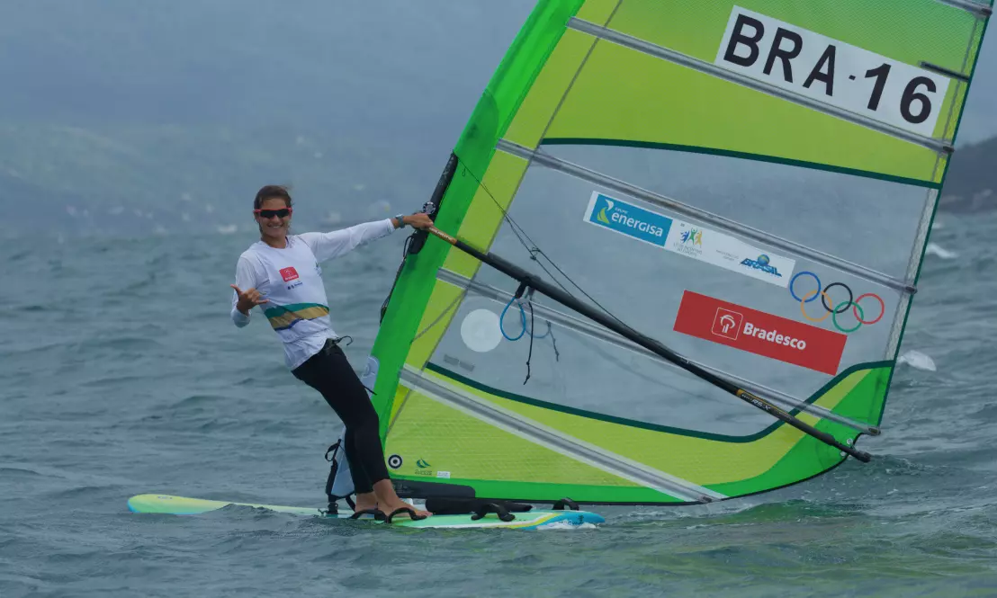 Giovanna Prada vela Olimpíada da Juventude windsurfe RS:X