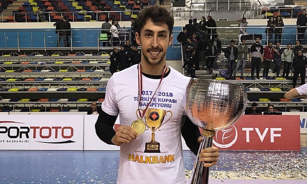 Brasileiro Lucas Lóh é campeão com o Halkbank na Turquia