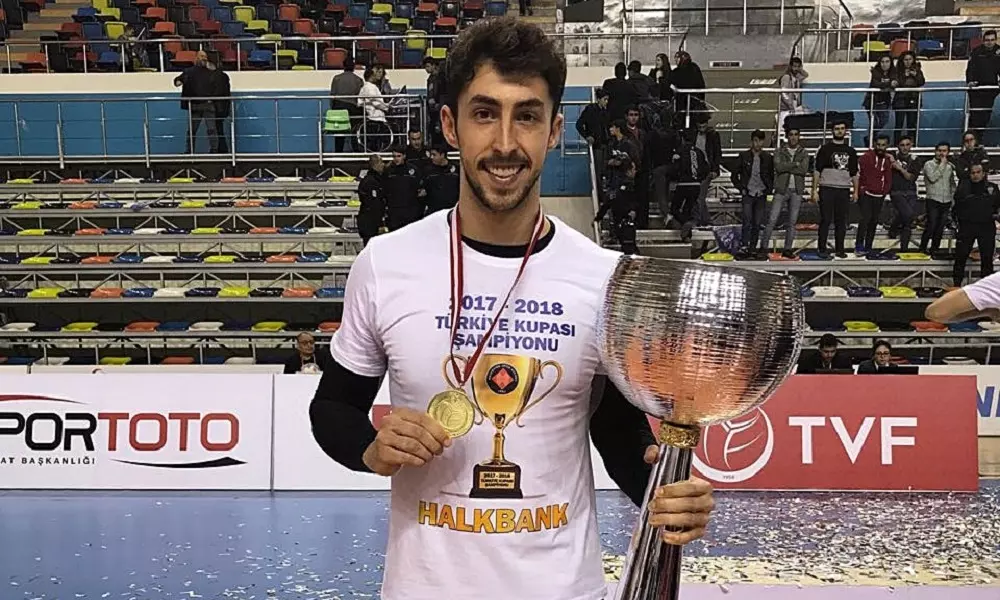 Brasileiro Lucas Lóh é campeão com o Halkbank na Turquia