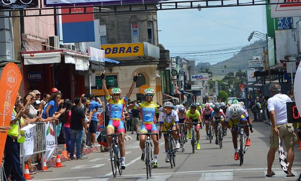 Equipe Memorial-Santos estreia com dobradinha no Uruguai