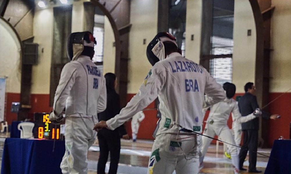 Alexandre Camargo avança na Copa do Mundo de Espada