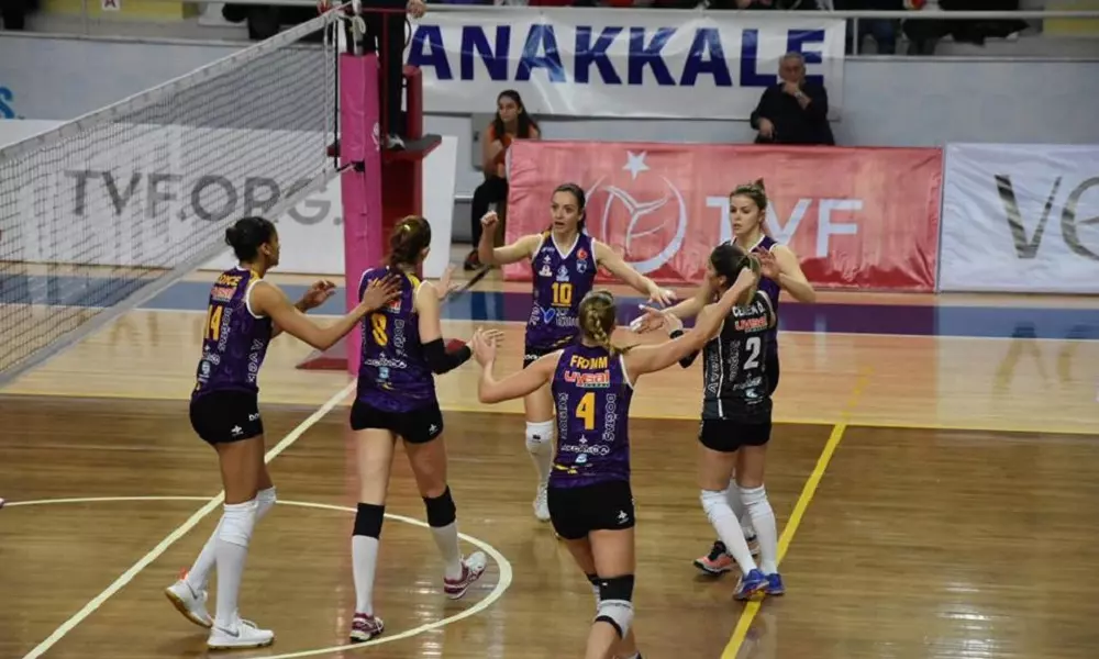 Çanakkale, de Joycinha, supera o Ilbank no Campeonato Turco