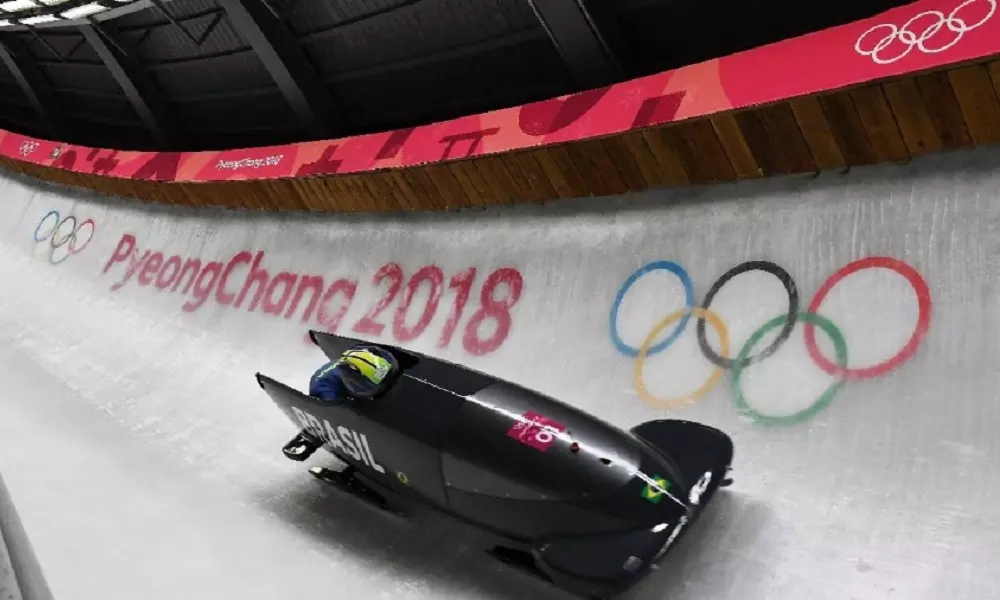 Bobsled se prepara para chegar à bateria final do 4-man
