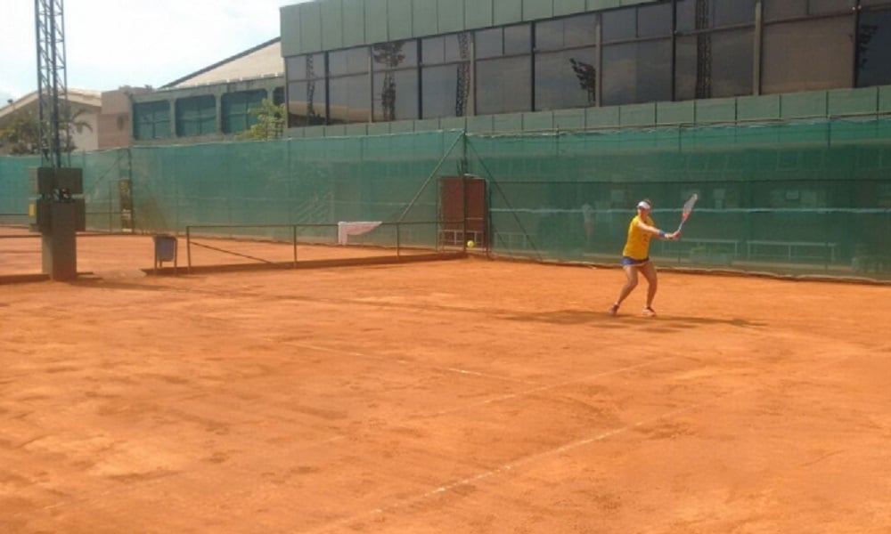 Time Brasil faz ambientação para disputa da Fed Cup
