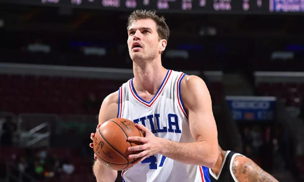 Aos 33 anos, Tiago Splitter anuncia aposentadoria