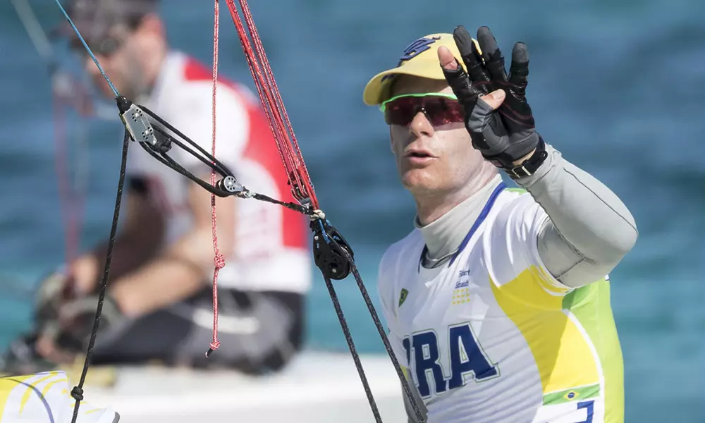 Gripado, Robert Scheidt não compete e termina Mundial em 43º