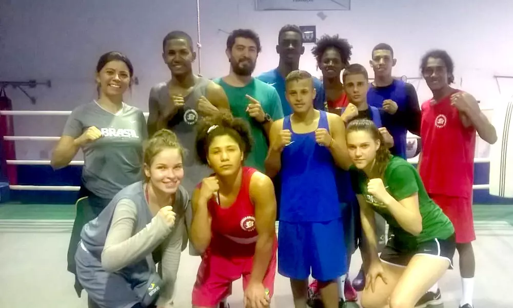 Atletas juvenis se preparam no Centro de Treinamento da CBBoxe