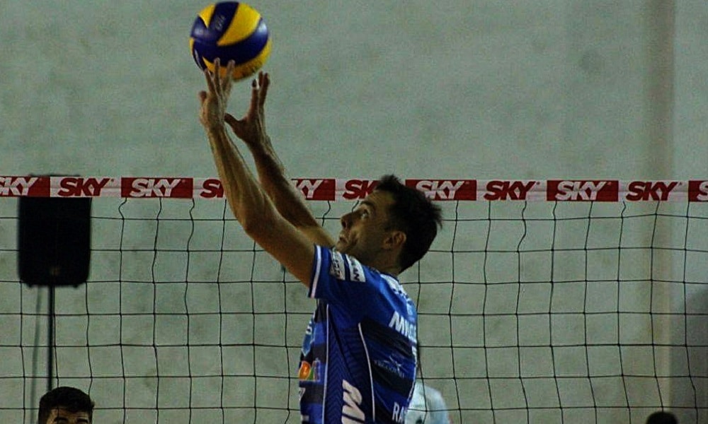 Rapha, levantador e capitão do Taubaté, prioriza Brasil