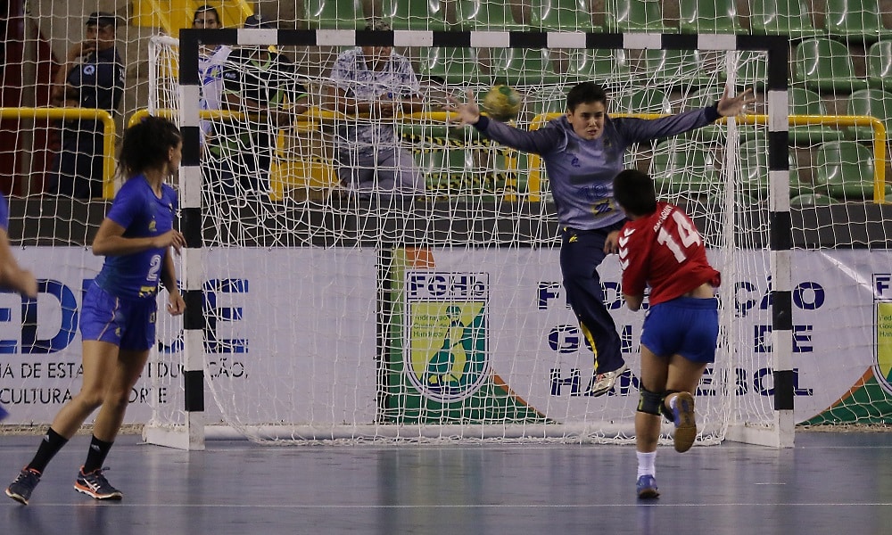 Dueñas convoca jogadoras que atuam no Brasil para treinos