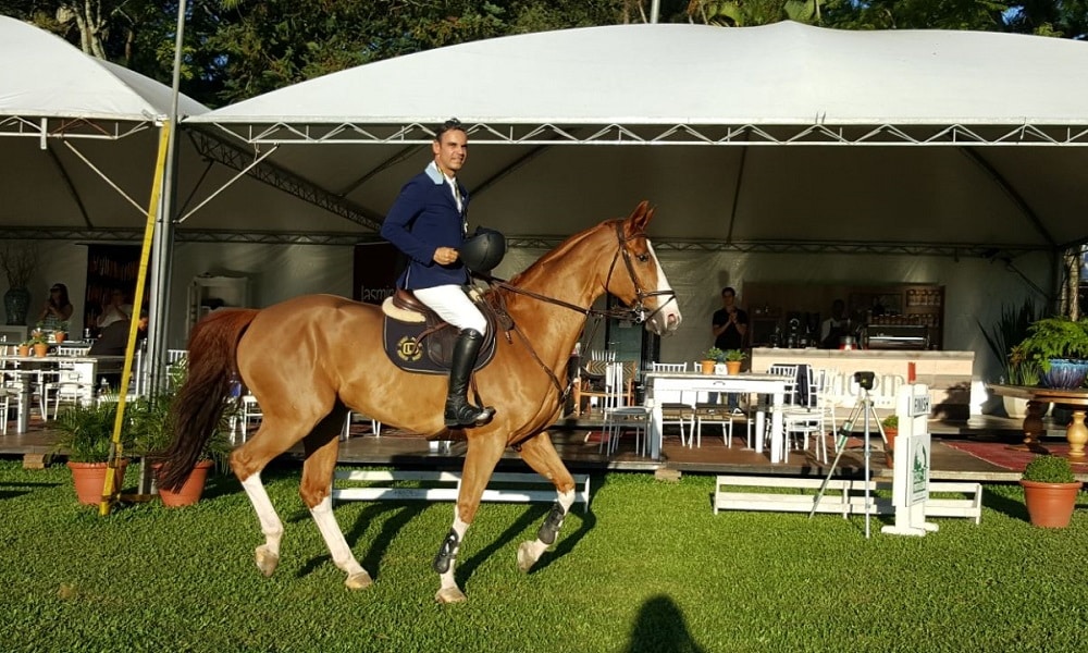 André Miranda larga na frente no Internacional do Best Jump