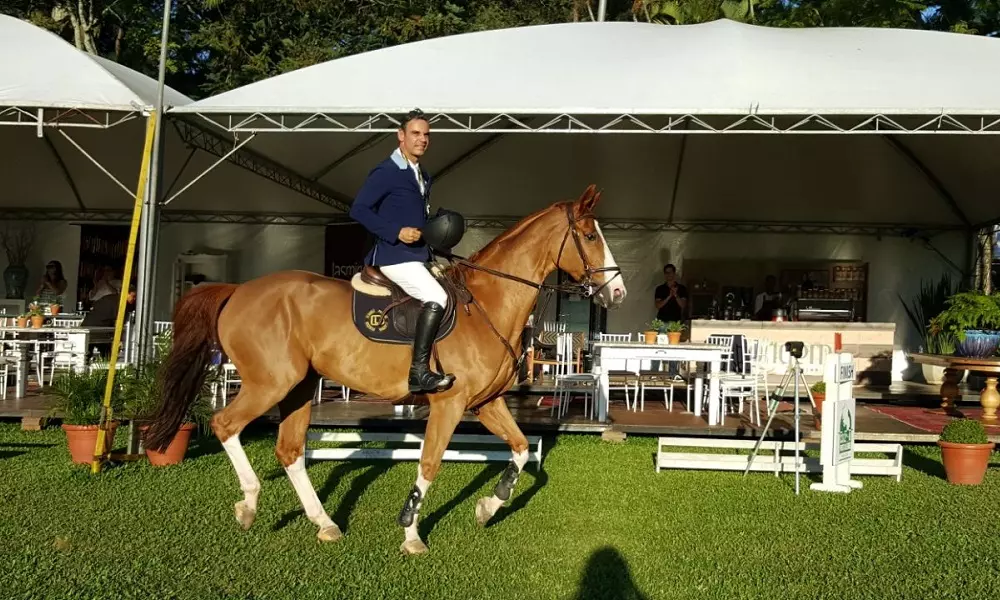 André Miranda larga na frente no Internacional do Best Jump