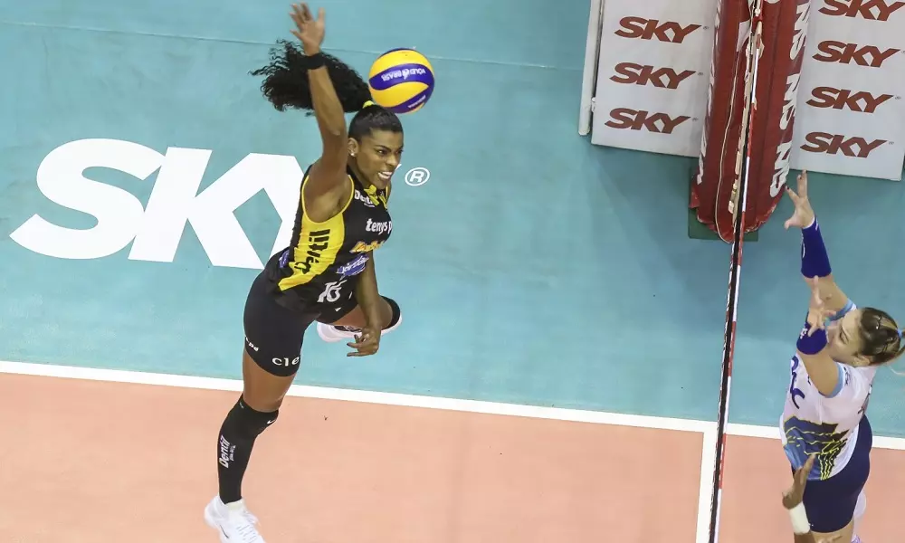 Maior pontuadora do Praia, Fernanda Garay se sente "coroada"