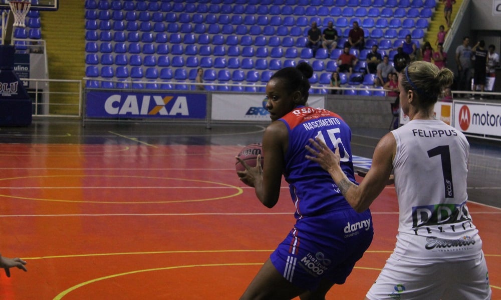 Campinas derrota Blumenau e fica a uma vitória da final