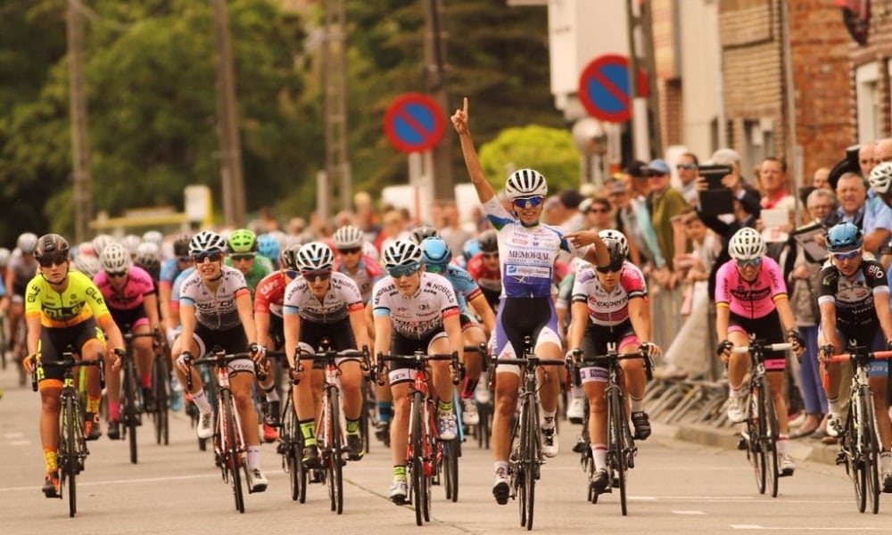 Camila Coelho é campeã do GP Erembodegem na Bélgica