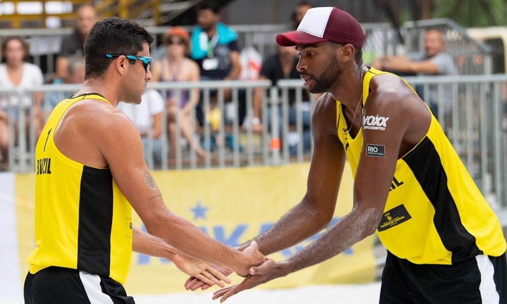 Evandro/Vitor Felipe vão direto às oitavas em Ostrava