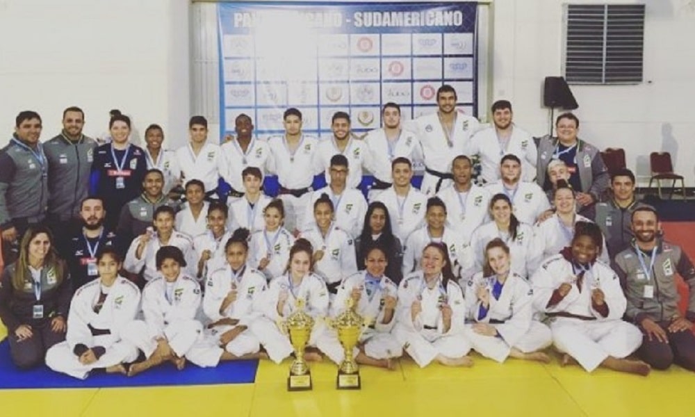 Base do judô conquista 56 medalhas em disputas continentais