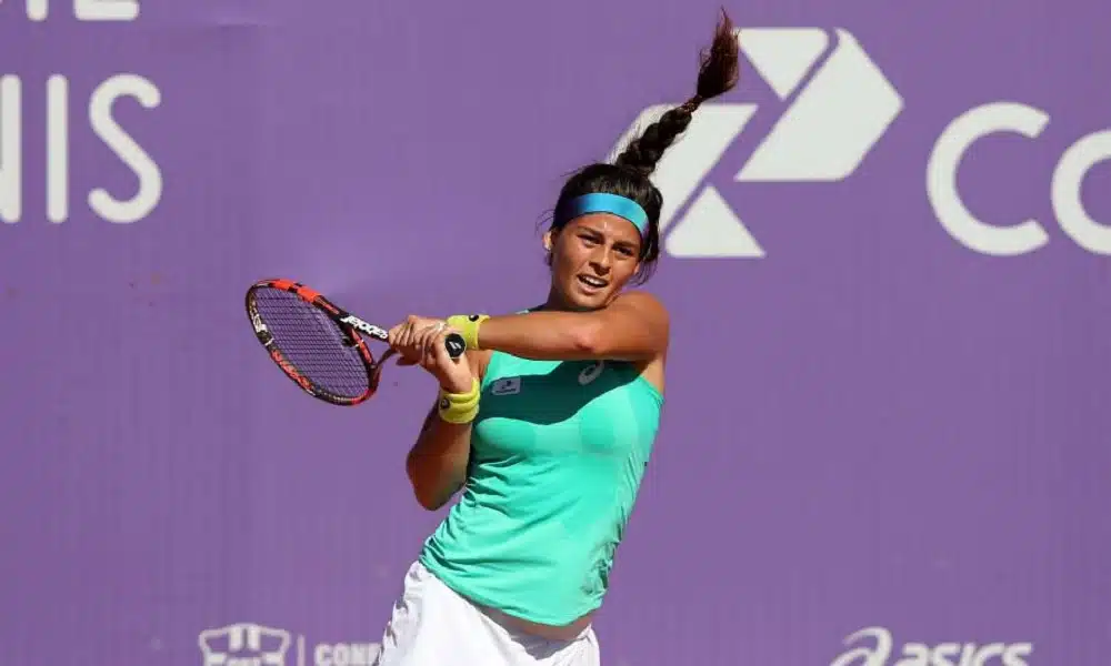 Carol Meligeni vai às quartas de final nas duplas na Itália