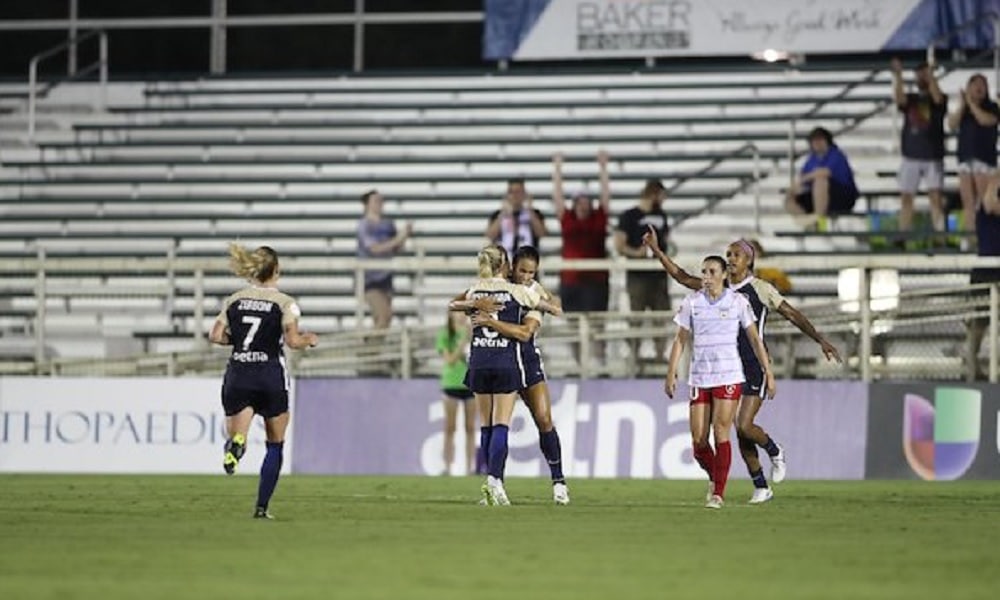 Debinha marca e North Carolina Courage goleia na NWSL