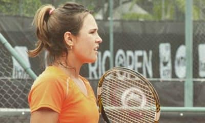 Gabriela Cé vence e vai às quartas de final na Itália