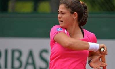 Carolina Meligeni vence e vai às quartas de final na Itália
