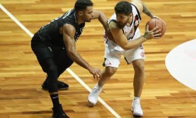 Flamengo vence Botafogo e sai na frente na decisão do Estadual