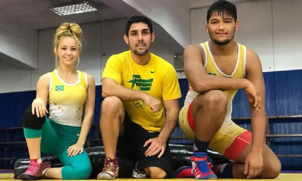 Igor Queiroz e Heloísa Martinez embarcam para o México