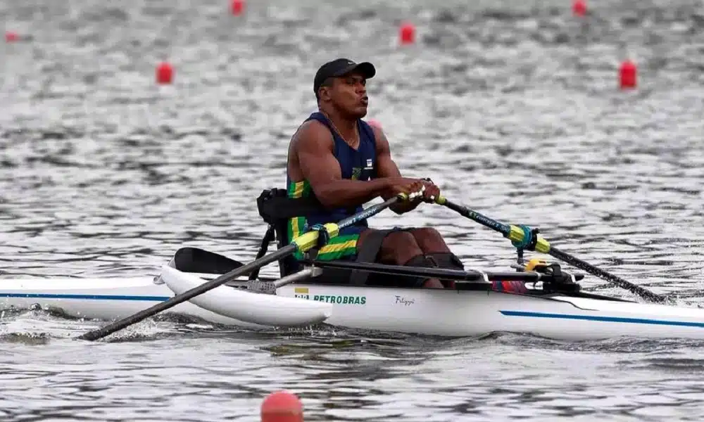 Renê Pereira se classifica à semifinal no Mundial de Remo