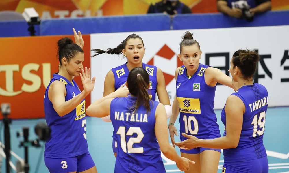 Com show de bloqueio, Brasil supera Quênia pelo Mundial