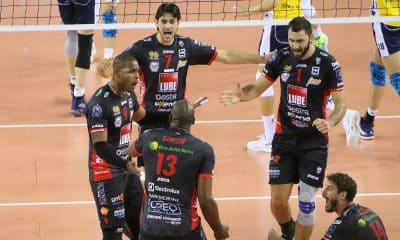 Os brasileiros Leal,João Rafael e Abouba tiveram boas atuações nesse domingo (19) no campeonato italiano de vôlei. Os três anotam 50 pontos somados