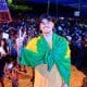 Gabriel Medina é recebido por multidão em Maresias