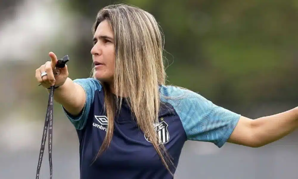 Emily Lima, treinadora de futebol feminino