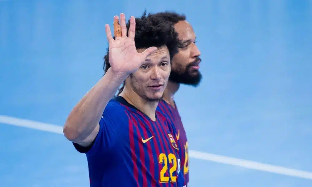 Thiagus Petrus, do Barcelona, errou na cobrança de pênaltis da semifinal da Champions League de handebol