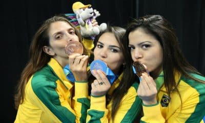 Espada por equipes feminina