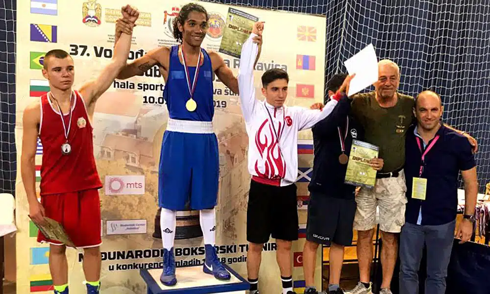 Luiz Araújo pódio do Golden Glove of Vojvodina