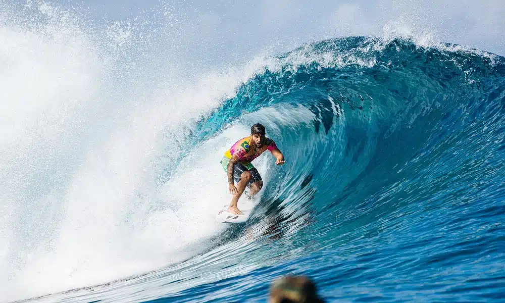 O Taiti tem grandes ondas e assim vai receber o surfe em Paris 2024