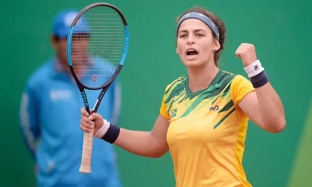 Carolina Meligeni foi campeã no ITF de Cancún nas duplas