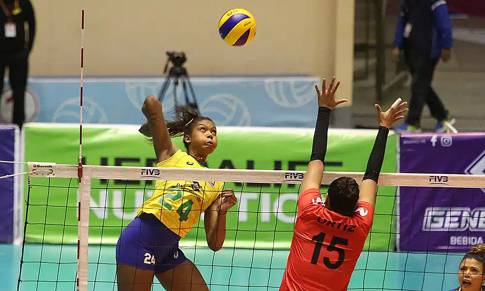 Brasil e Peru no Sul-Americano de vôlei feminino