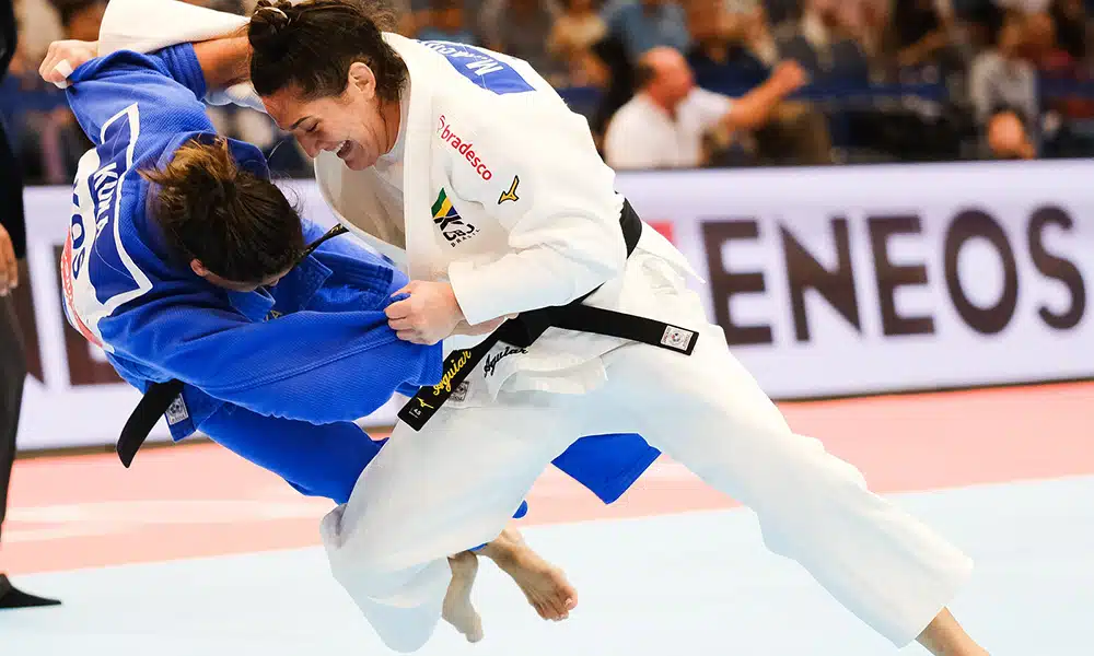 Mayra Aguiar derruba Kuka no Mundial de Judô