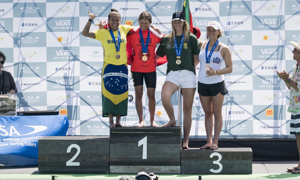Silvana Lima no pódio dos Jogos Mundiais de surfe