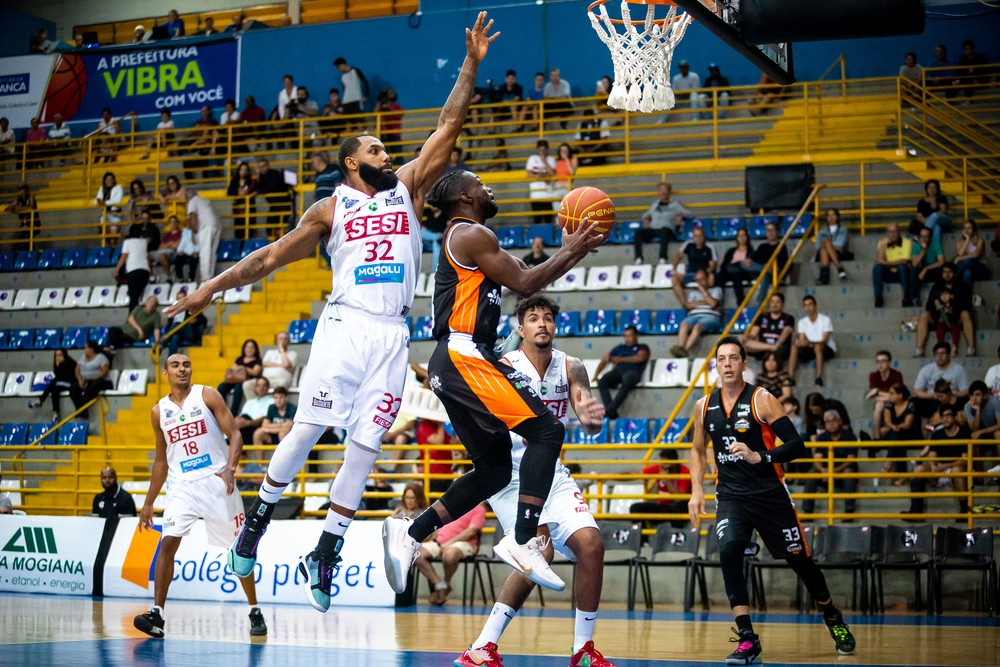 Franca vence Basquete Cearense no NBB