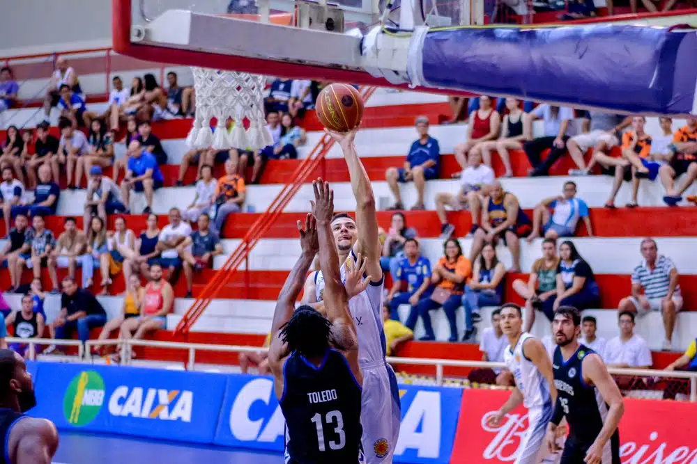 Pinheiros vence o São José pelo NBB